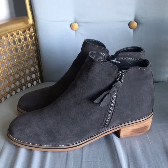 Blondo Shoes - Blondo gray suede leather waterproof zip ankle booties size 9.5 fall winter